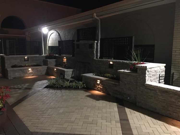 landscape lighting Dayton, OH.jpeg